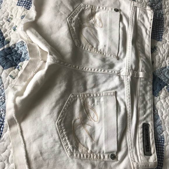 ▪️Distressed Booty Shorts▪️ - Picture 6 of 6